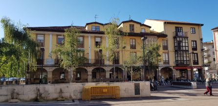 El Ayuntamiento de Torrelavega pretende adquirir la totalidad del edificio de la Peña Bolística. El Ayuntamiento de Torrelavega pretende adquirir la totalidad del edificio de la Peña Bolística.