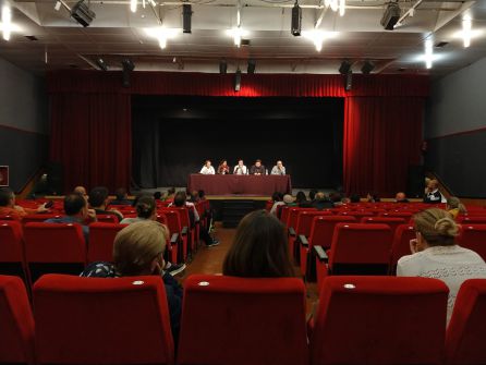 Representantes de la corporación municipal se han reunido con los padres para decidir las medidas que tomarán Representantes de la corporación municipal se han reunido con los padres para decidir las medidas que tomarán