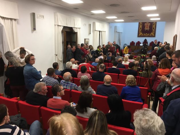 Momentos previos a la celebración del pleno municipal ordinario del mes de octubre en Baza Momentos previos a la celebración del pleno municipal ordinario del mes de octubre en Baza