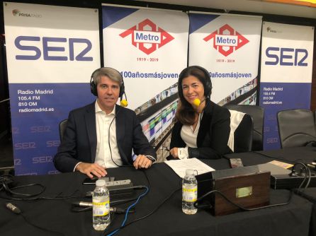 El consejero de Transportes, Angel Garrido, invitado a nuestro programa especial con motivo del centenario de Metro. A su lado Marta González Novo El consejero de Transportes, Angel Garrido, invitado a nuestro programa especial con motivo del centenario de Metro. A su lado Marta González Novo