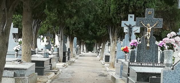 Paseo central del cementerio de Ciudad Real Paseo central del cementerio de Ciudad Real