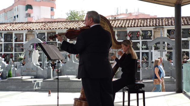 Músicos de la Orquesta de Córdoba en el Cementerio de San Rafael Músicos de la Orquesta de Córdoba en el Cementerio de San Rafael
