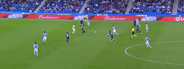 Campaña roba un balón y asiste a Morales en Anoeta Campaña roba un balón y asiste a Morales en Anoeta
