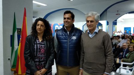 Ana Belén Mata, Juan Diego Requena y Adolfo Suárez tras la inauguración Ana Belén Mata, Juan Diego Requena y Adolfo Suárez tras la inauguración