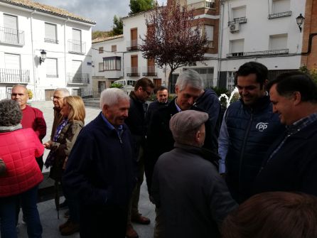 Suárez y Requena en el paseo electoral por Chilluevar Suárez y Requena en el paseo electoral por Chilluevar