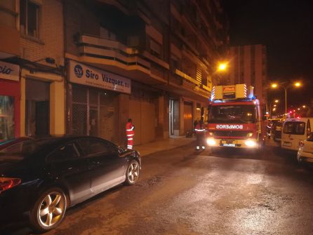 Una decena de personas atendidas por inhalación de humo en un incendio de la Plaza Santiago Una decena de personas atendidas por inhalación de humo en un incendio de la Plaza Santiago