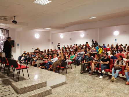 Público asistente a la primera Bienal Público asistente a la primera Bienal