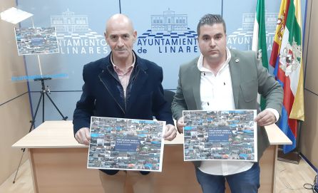 Pedro Cintero y Genaro López posan con el cartel anunciador de la quedada Pedro Cintero y Genaro López posan con el cartel anunciador de la quedada