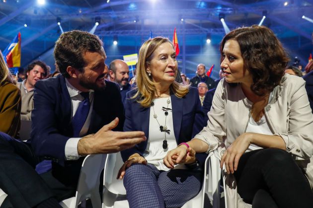El presidente del PP y candidato del partido a la Presidencia del Gobierno, Pablo Casado; la vicepresidenta tercera del Congreso y 'número dos' del PP en Madrid, Ana Pastor y la presidenta de la Comunidad de Madrid, Isabel Díaz Ayuso durante el mitin del partido de fin de campaña El presidente del PP y candidato del partido a la Presidencia del Gobierno, Pablo Casado; la vicepresidenta tercera del Congreso y 'número dos' del PP en Madrid, Ana Pastor y la presidenta de la Comunidad de Madrid, Isabel Díaz Ayuso durante el mitin del partido de fin de campaña