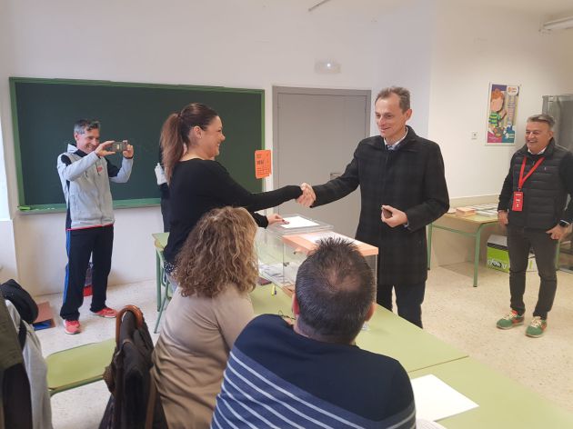 Pedro Duque ejerce su derecho a voto en Xábia Pedro Duque ejerce su derecho a voto en Xábia