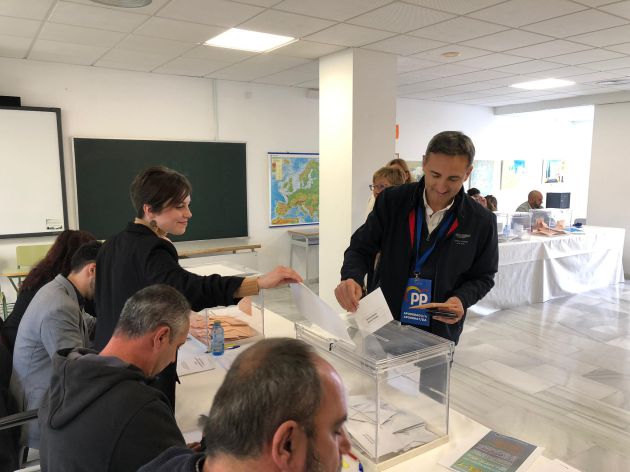 César Sánchez vota en la Casa de Cultura de Calpe César Sánchez vota en la Casa de Cultura de Calpe