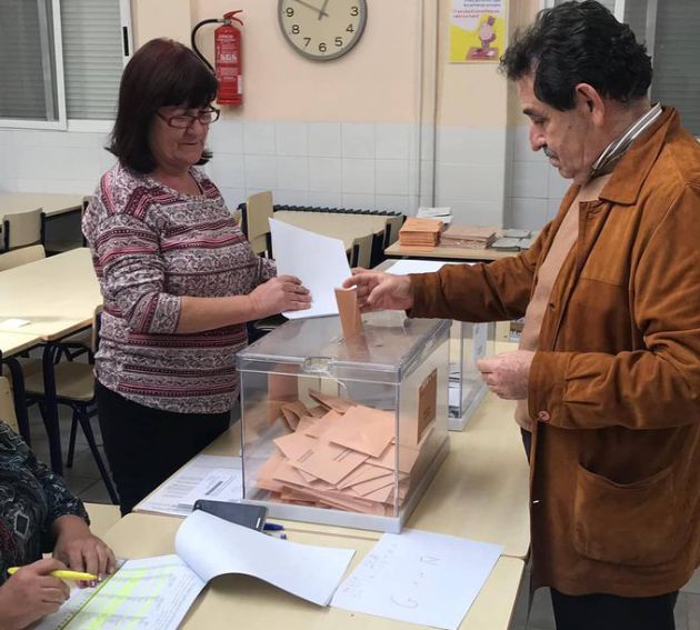 Manuel Mestre ha votado en el Colegio Público Rodolfo Tomás Samper de El Altet Manuel Mestre ha votado en el Colegio Público Rodolfo Tomás Samper de El Altet