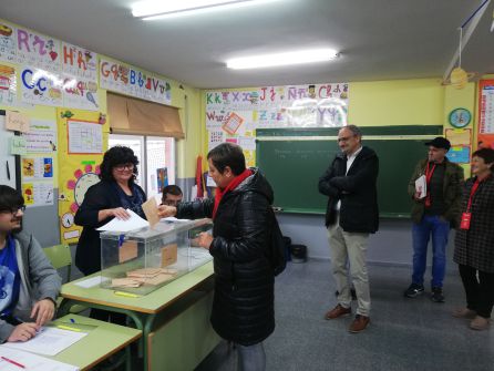 La candidata al Senado por el PSOE, Carmen Morán vota La candidata al Senado por el PSOE, Carmen Morán vota