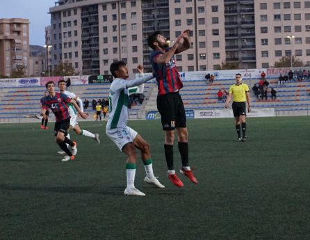 Mikel Uriarte marcó el 2-1 Mikel Uriarte marcó el 2-1