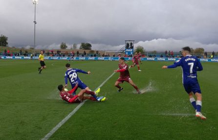 Una prueba visual del maltrecho estado del campo de juego en Ibaia Una prueba visual del maltrecho estado del campo de juego en Ibaia