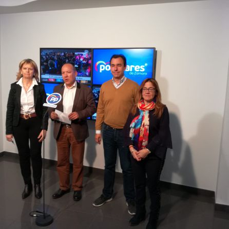 Los parlamentarios electos del Partido Popular; Elvira Velasco, José María Barrios, Fernando Martínez Maíllo y María Teresa Martín Pozo Los parlamentarios electos del Partido Popular; Elvira Velasco, José María Barrios, Fernando Martínez Maíllo y María Teresa Martín Pozo