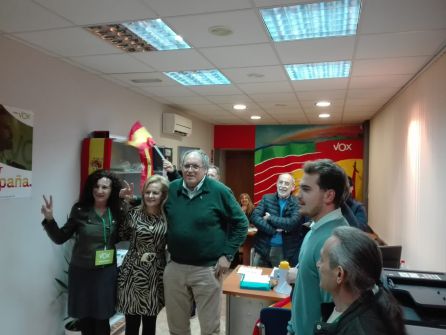 El nuevo diputado de Vox, Pedro Requejo, posa para la foto en la sede del partido El nuevo diputado de Vox, Pedro Requejo, posa para la foto en la sede del partido