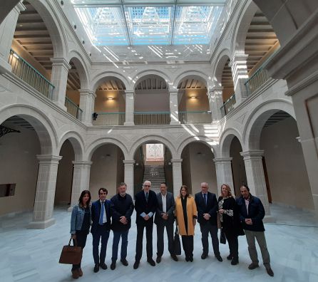 Autoridades de La Junta y el Ayuntamiento de Linares en el Palacio Consistorial Autoridades de La Junta y el Ayuntamiento de Linares en el Palacio Consistorial