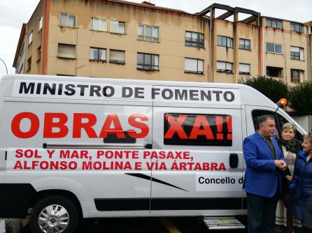 García Seoane acampa en una furgoneta para exigir las obras en el Sol y Mar García Seoane acampa en una furgoneta para exigir las obras en el Sol y Mar