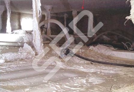 Trampilla en el techo de los asesos situados en la planta baja del cuerpo de trasdós de la Capilla del Santo Sepulcro. Trampilla en el techo de los asesos situados en la planta baja del cuerpo de trasdós de la Capilla del Santo Sepulcro.