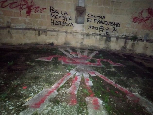 Pintadas antifascistas en las ruinas de San Agustín Pintadas antifascistas en las ruinas de San Agustín