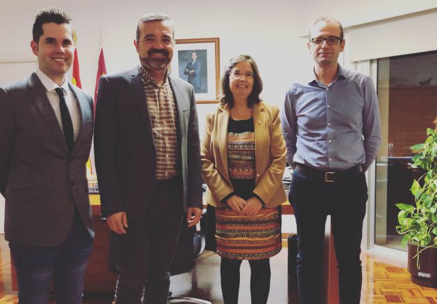 La decana Dra. María José María José Catalán y el responsable de la vocalía de Psicología Educativa Dr. Juan Pedro Martínez, del Colegio Oficial de Psicología de la Región de Murcia, reunidos con la Dirección General de Atención a la Diversidad. La decana Dra. María José María José Catalán y el responsable de la vocalía de Psicología Educativa Dr. Juan Pedro Martínez, del Colegio Oficial de Psicología de la Región de Murcia, reunidos con la Dirección General de Atención a la Diversidad.
