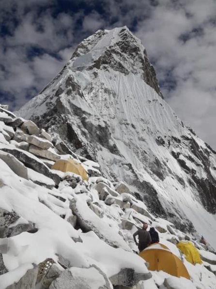 Campamento en el ascenso al Ama Dablam Campamento en el ascenso al Ama Dablam