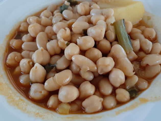 "Aceitunas calentitas", detalle para empezar en El Bulli de la marisma "Aceitunas calentitas", detalle para empezar en El Bulli de la marisma