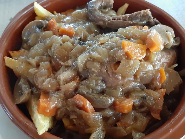Guiso de perdices con patatas fritas Guiso de perdices con patatas fritas