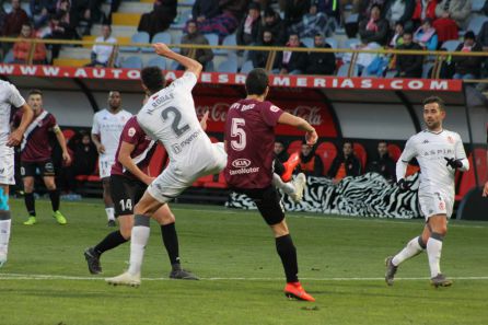 La defensa leonesa, con Rodas al mando, se mostró solvente La defensa leonesa, con Rodas al mando, se mostró solvente