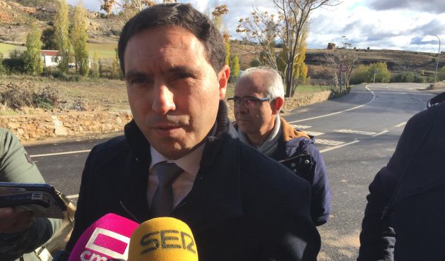 Álvaro Martínez Chana, presidente de la Diputación de Cuenca, en la inauguración de la carretera que une Villar del Infantado con Valdeolivas, donde ha realizado el anuncio de los nuevos parques de bomberos. Álvaro Martínez Chana, presidente de la Diputación de Cuenca, en la inauguración de la carretera que une Villar del Infantado con Valdeolivas, donde ha realizado el anuncio de los nuevos parques de bomberos.