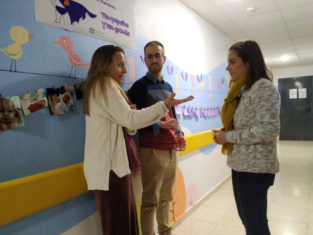 Berta Aparicio, Inma Aguilar y Luis Miguel Arroyo, padres de niños que han estado ingresados en la segunda planta del Hospital Reina Sofía Berta Aparicio, Inma Aguilar y Luis Miguel Arroyo, padres de niños que han estado ingresados en la segunda planta del Hospital Reina Sofía