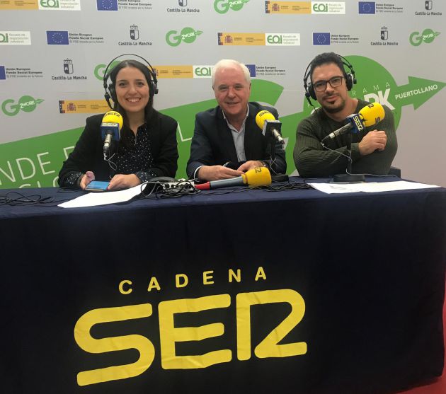 Gema Molina y Mario Carrero, conductores de "Hoy por Hoy" con el mentor residente en el Coworking de Puertollano, Jose Fernando Sánchez Bódalo Gema Molina y Mario Carrero, conductores de "Hoy por Hoy" con el mentor residente en el Coworking de Puertollano, Jose Fernando Sánchez Bódalo