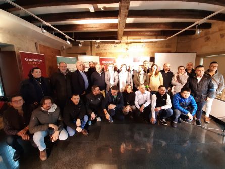 Participantes de la Ruta de la Tapa 2019 posan con los organizadores Participantes de la Ruta de la Tapa 2019 posan con los organizadores