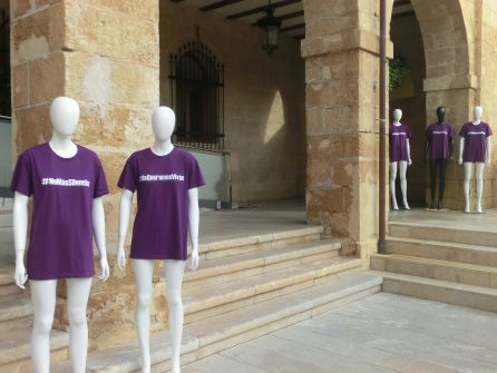 Maniquíes frente al edificio consistorial. Maniquíes frente al edificio consistorial.