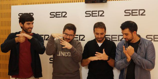 Los chicos de Ad Absurdum cuando eran mucho más jóvenes, en los estudios de Radio Murcia. Foto archivo. Los chicos de Ad Absurdum cuando eran mucho más jóvenes, en los estudios de Radio Murcia. Foto archivo.