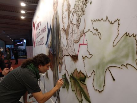 El espacio interactivo de Aranda sorprende en INTUR gracias al arte de Nano Lázaro El espacio interactivo de Aranda sorprende en INTUR gracias al arte de Nano Lázaro
