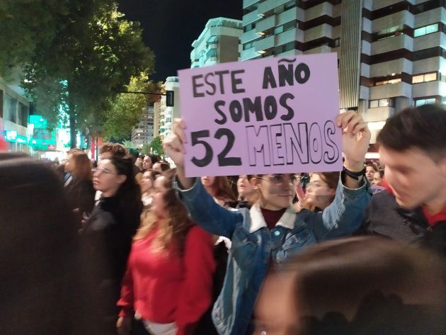 Asistente a la manifestación del 25N en Murcia Asistente a la manifestación del 25N en Murcia