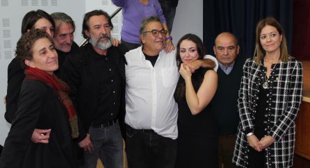 Benito Rabal, en el centro, abraza a su hija Guevara Rabal durante el homenaje despedida a Asunción Balaguer. A la izquierda de Benito, el actor Ginés García Millán, y a la derecha de la imagen, la alcaldesa de Águilas, Mª Carmen Moreno. Benito Rabal, en el centro, abraza a su hija Guevara Rabal durante el homenaje despedida a Asunción Balaguer. A la izquierda de Benito, el actor Ginés García Millán, y a la derecha de la imagen, la alcaldesa de Águilas, Mª Carmen Moreno.