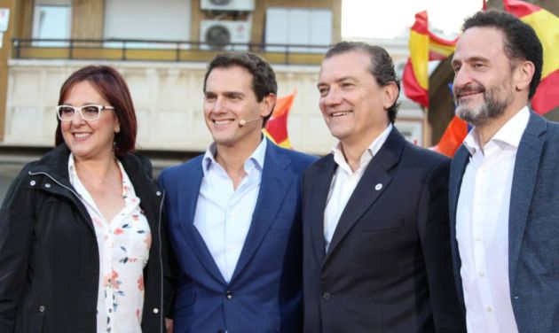 Isabel Franco, primera por la derecha, junto al que fuera líder de Ciudadanos, Albert Rivera, durante la campaña de las elecciones nacionales en abril de 2.019. Isabel Franco, primera por la derecha, junto al que fuera líder de Ciudadanos, Albert Rivera, durante la campaña de las elecciones nacionales en abril de 2.019.