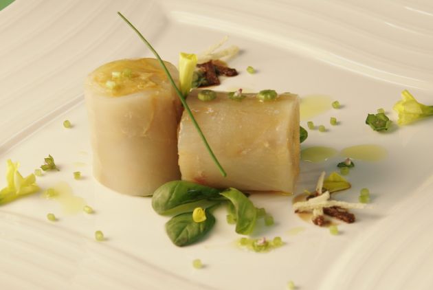 Medallones de bacalao rellenos de sopa fresca, con la firma de Manuel Valencia Medallones de bacalao rellenos de sopa fresca, con la firma de Manuel Valencia