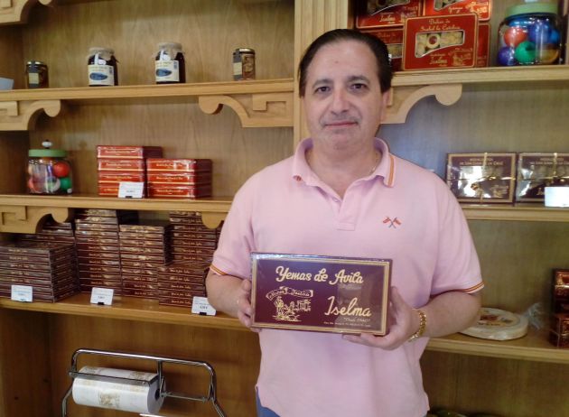 Bejamín Muñoz en una de las pastelerías de la familia Muñoz Iselma Bejamín Muñoz en una de las pastelerías de la familia Muñoz Iselma