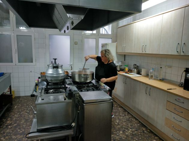 Cruz, la cocinera del albergue Cruz, la cocinera del albergue