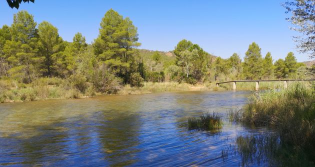 Junto al puente de los Franceses hay una zona de baño frecuentada en verano. Junto al puente de los Franceses hay una zona de baño frecuentada en verano.
