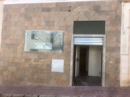 Fachada de acceso al local comercial Fachada de acceso al local comercial