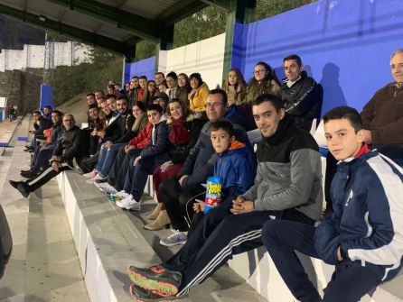 Grupo de aficionados de Jódar continúan apoyando a su equipo en los desplazamientos Grupo de aficionados de Jódar continúan apoyando a su equipo en los desplazamientos