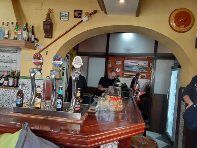 Interior de La Gallega, con la zona de barra y el comedor al fondo. Interior de La Gallega, con la zona de barra y el comedor al fondo.