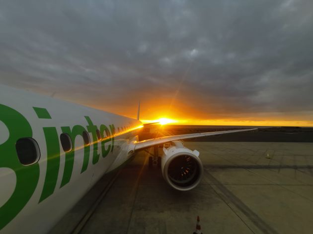Aterriza en Canarias el Embraer de Binter Aterriza en Canarias el Embraer de Binter