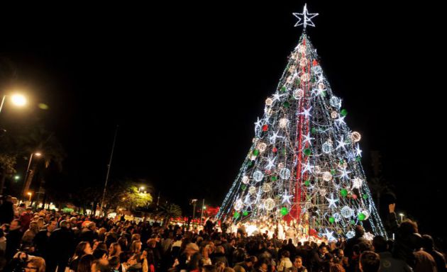 Inauguración del árbol de Navidad de la plaza Circular en diciembre de 2.016. Inauguración del árbol de Navidad de la plaza Circular en diciembre de 2.016.