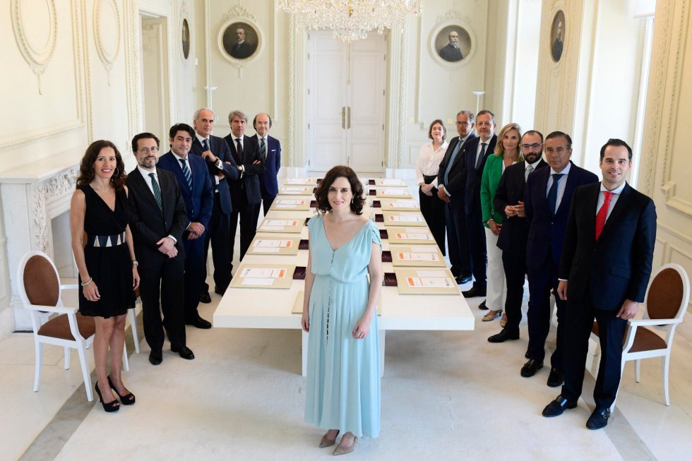 20 de agosto. Primer consejo de Gobierno de Isabel Díaz Ayuso, presidenta de la Comunidad de Madrid, con su equipo. PP y Ciudadanos han estado dividdios en cuestiones como la comisión de investigación de Avalmadrid. 20 de agosto. Primer consejo de Gobierno de Isabel Díaz Ayuso, presidenta de la Comunidad de Madrid, con su equipo. PP y Ciudadanos han estado dividdios en cuestiones como la comisión de investigación de Avalmadrid.